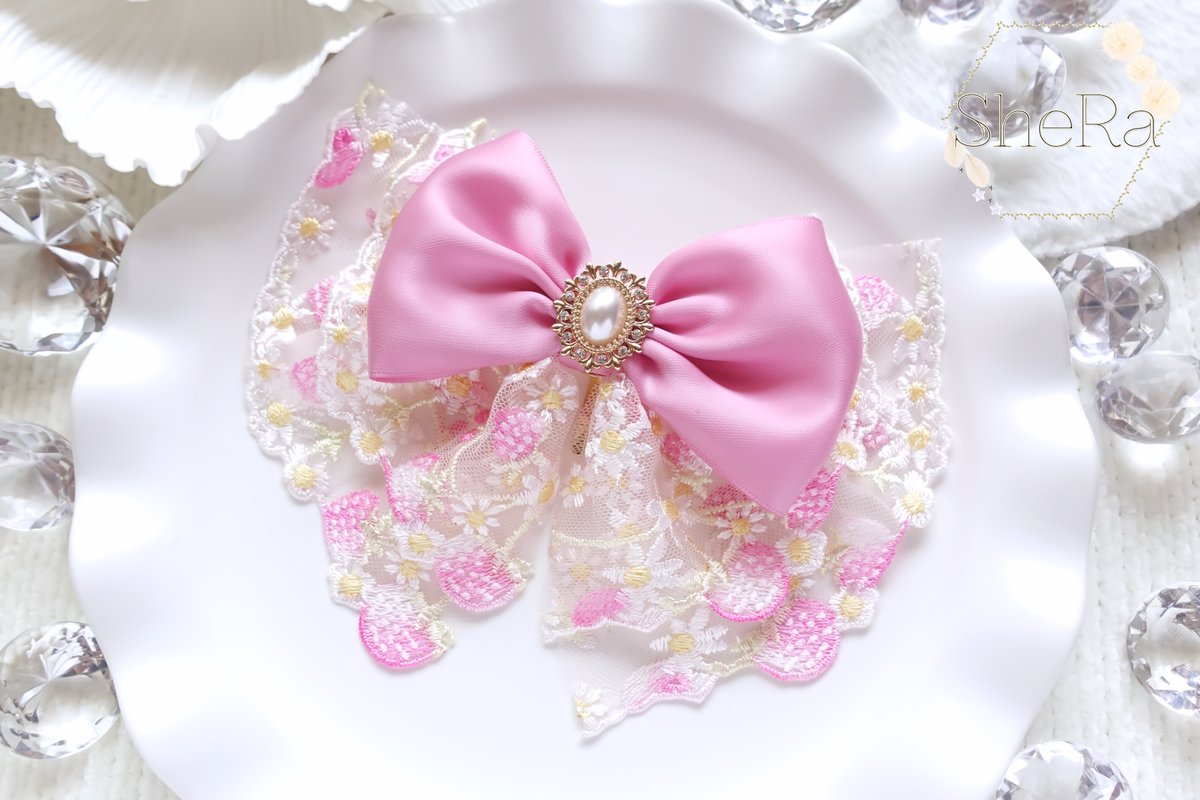 新作🎀レースリボンのポニーフック 「ピンクストロベリー」 イチゴ柄の