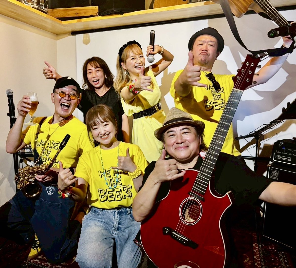 binisoul's tweet photo. 昨日はリニューアルされた茅ヶ崎の「月」でビールズしてまいりました！！

ご来場頂いた皆様本当にありがとうございましたー。

永遠の憧れ湘南地域の洒落たバーでライブが出来るなんてのは本当にウレシイ！！

アンディさんとも久しぶりで楽しかったです。 https://t.co/bEDS6bK8s6