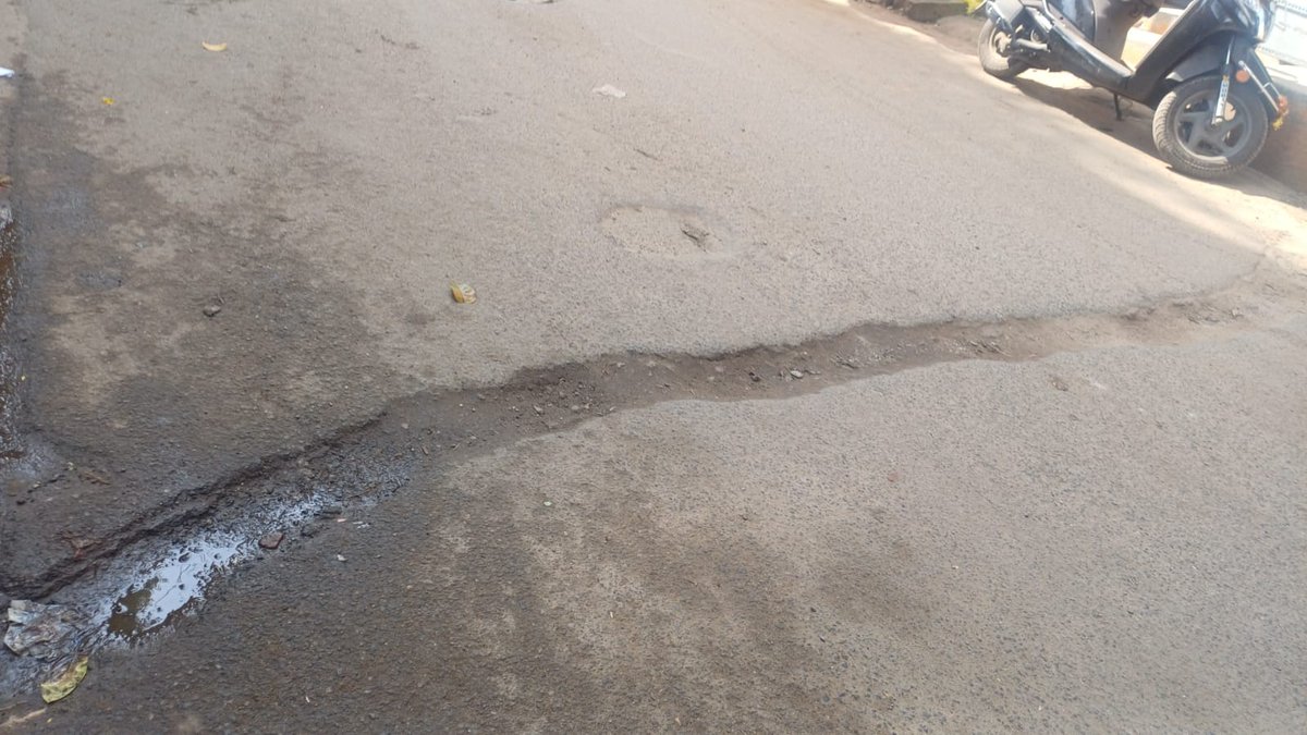 naravayan1's tweet photo. @chennaicorp 
Kindly repair this type potholes
Totally there are 5 potholes in this street and a very Big pothole in the entering way to PERAMBALU STREET
Location: JP KOIL STREET, OLD WASHERMENPET, CHENNAI 21

&amp;

PERAMBALU STREET (NEAR SIVAN TEMPLE)
OLD WASHERMENPET 
CHENNAI 22 https://t.co/07iwe9rl07