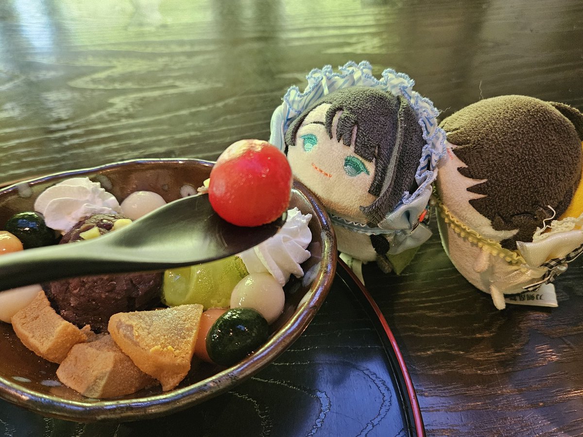 オタク｢まつもちちゃん、あーん｣ まつもち｢ｶﾞﾁﾞｨｯ｣ くわもち｢この