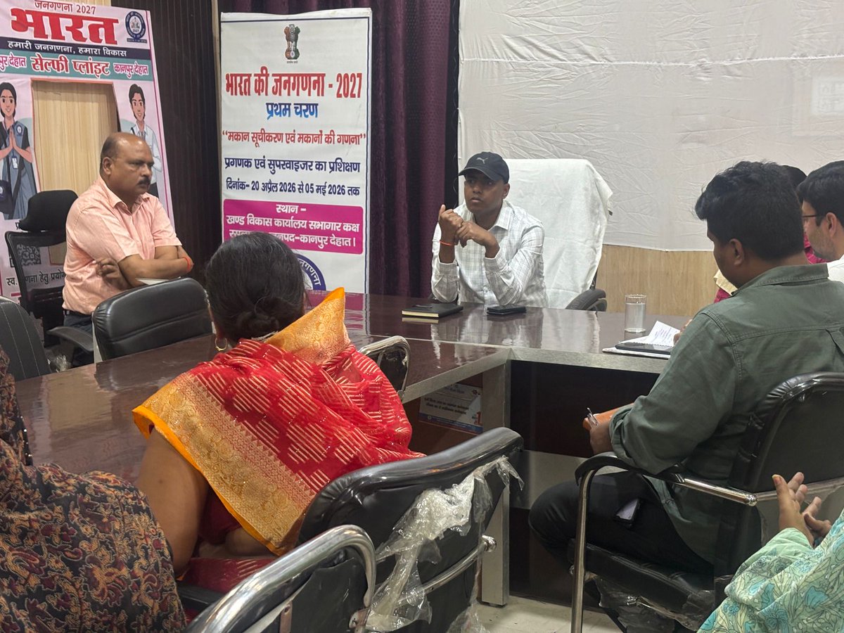 CdoKanpurDehat's tweet photo. मुख्य विकास अधिकारी ने रसूलाब��द, झींझक और संदलपुर विकास खंडों के विकास कार्यों की समीक्षा की। ग्रामीण अर्थव्यवस्था को मजबूती देने और महिलाओं को स्वावलंबी बनाने के उद्देश्य से अधिकारियों को नए स्वयं सहायता समूहों के त्वरित गठन के निर्देश दिए गए। @UpRuralDev @UPGovt @InfoDeptUP https://t.co/faGRbWy4PG