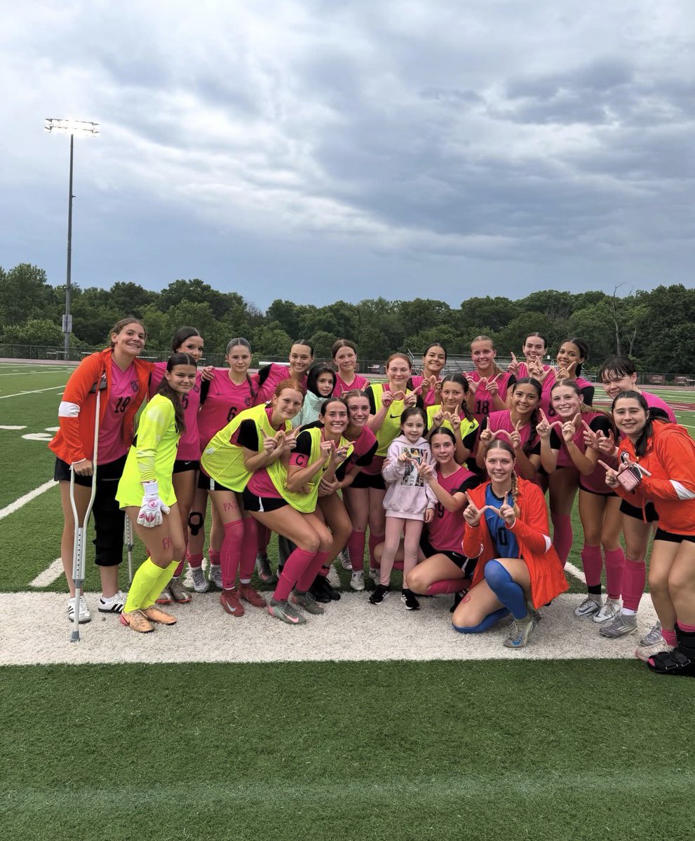 Lucysavala27's tweet photo. First district win!  On to game two⚽️

5/19- 5:00pm 
Webster Groves vs John Burroughs at Rockwood Summit High school 

@LouFuszSoccer @LFA09GA @GAcademyLeague @ImCollegeSoccer @ImYouthSoccer @PrepSoccer @TheSoccerWire @TopDrawerSoccer https://t.co/UFUfuR35FX