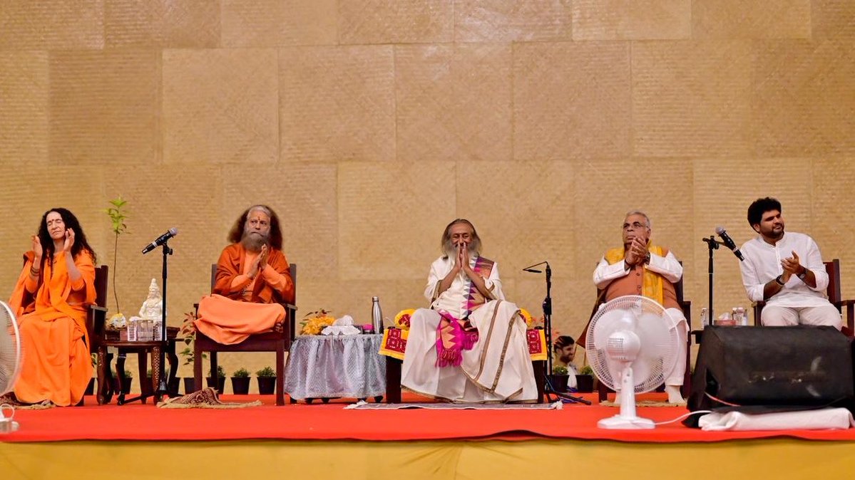 Gurudev Sri Sri Ravi Shankar tweet media