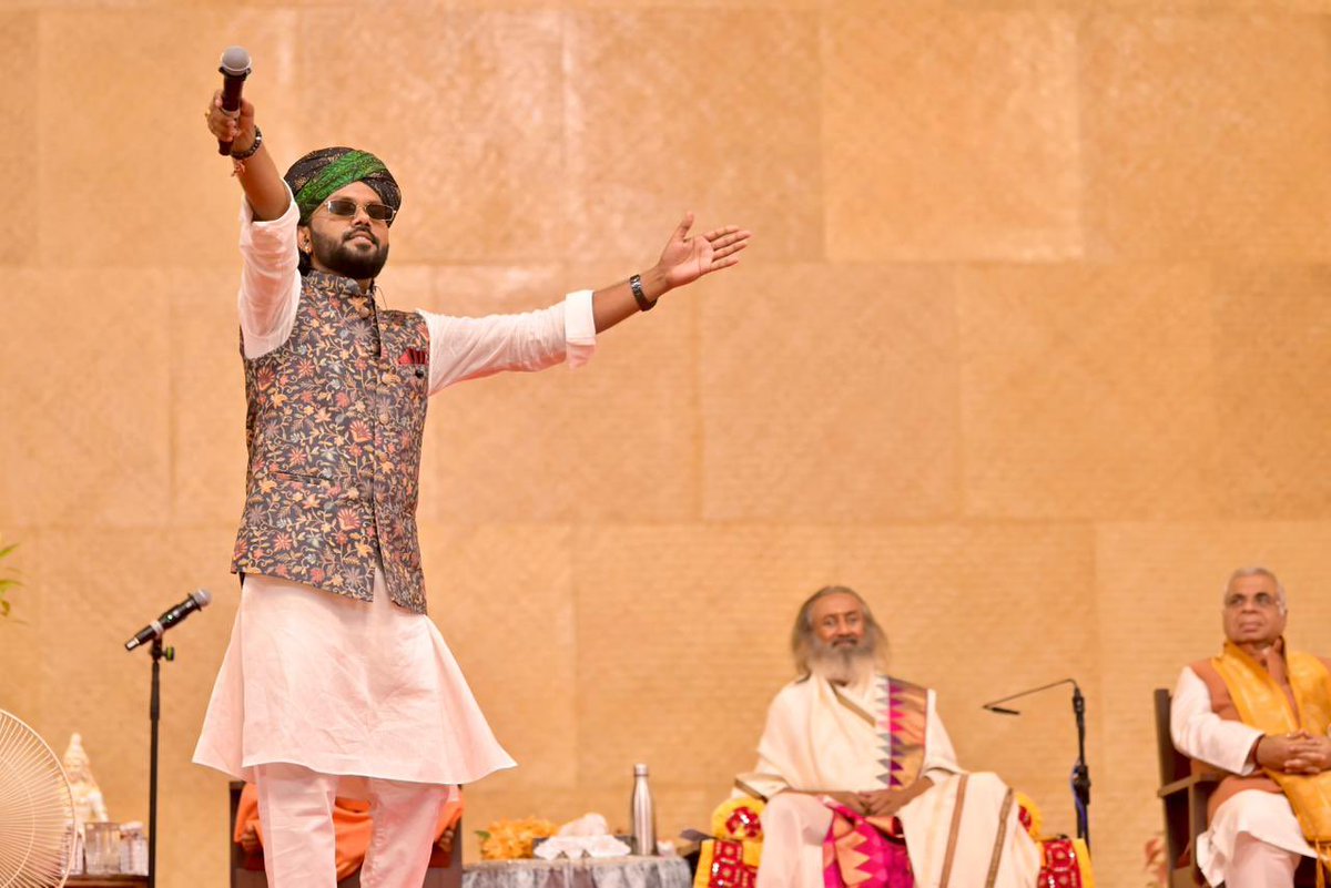 Gurudev Sri Sri Ravi Shankar tweet media