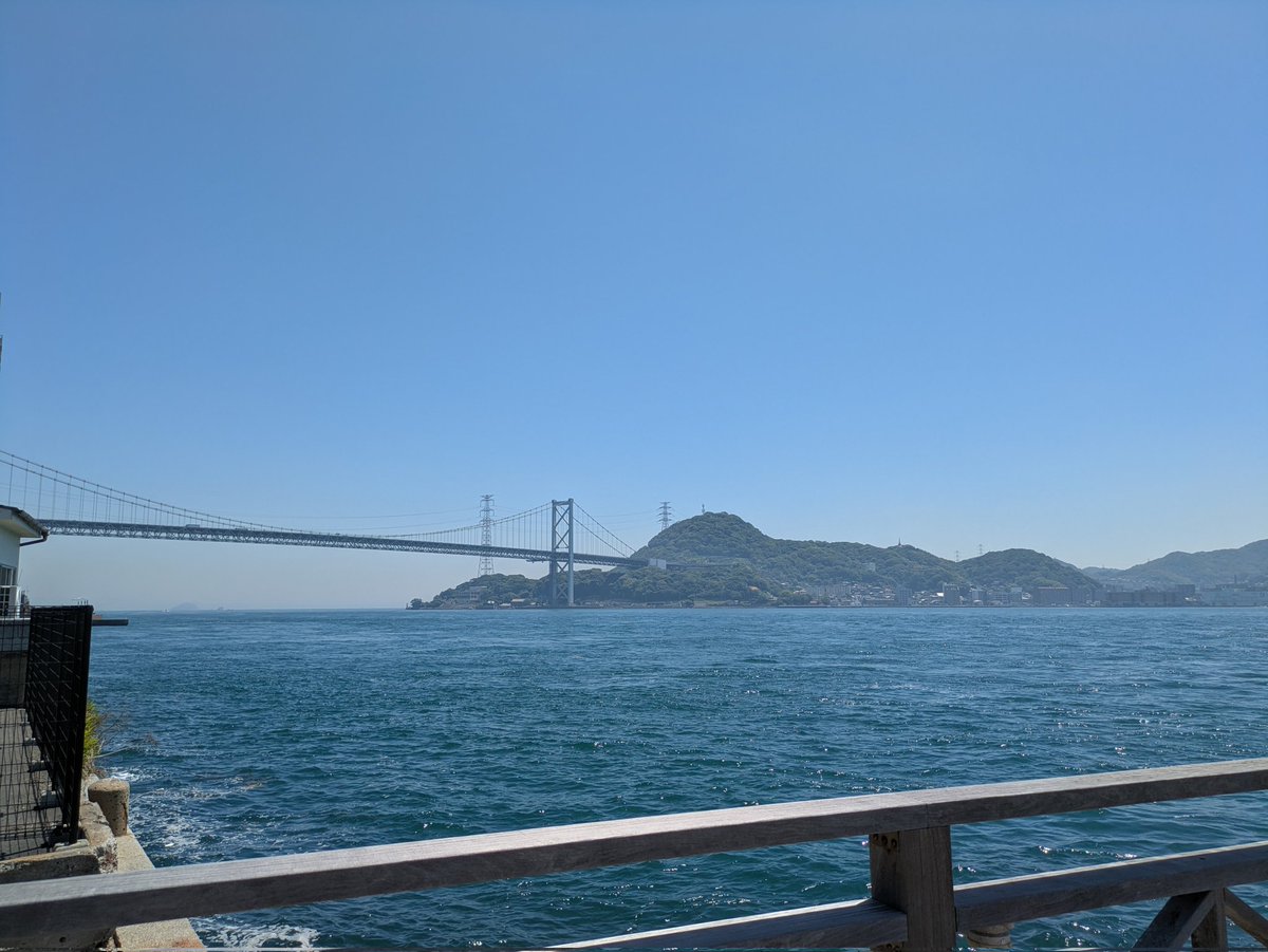btkachiam's tweet photo. 今日は関門海峡を観ながら
イベント出店参加
暑い！！
イエモンのコピバンで盛り上がりました〜👏
毎年思うけど…バクチクのコピバンいないかな〜☺️ https://t.co/OXUOcoy4dQ
