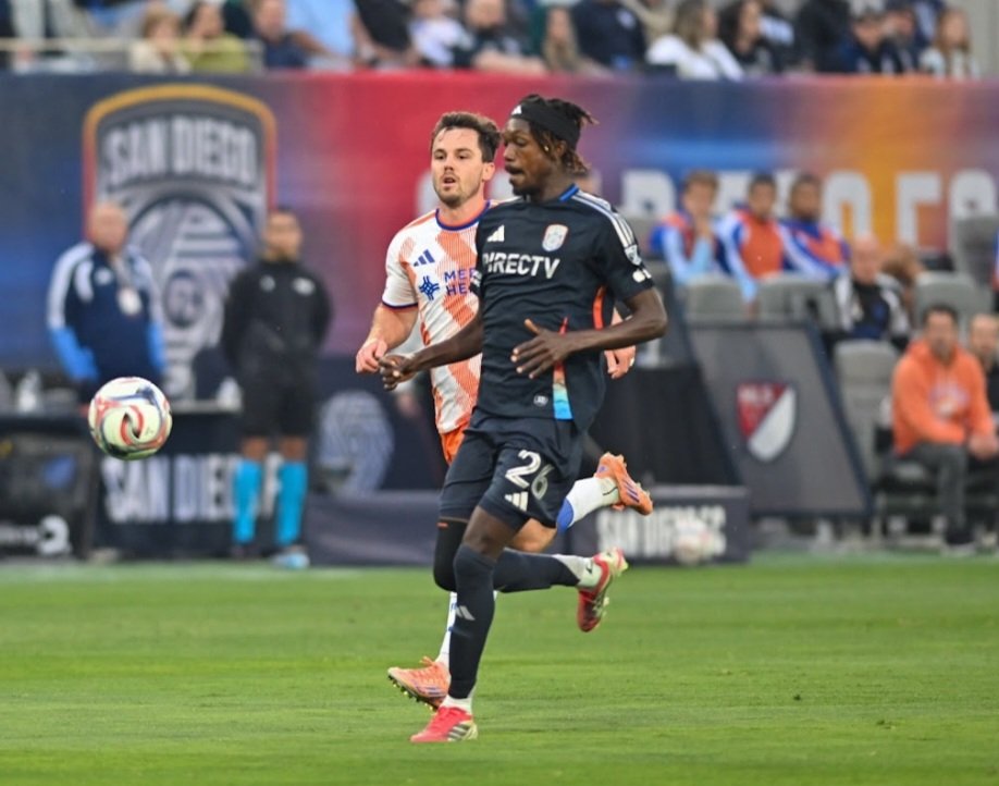 EVT_News's tweet photo. San Diego FC loses lead in final seconds to draw 3-3 vs. FC Cincinnati

Via @FranciscoEfV
Photos by @natetubbs51 &amp; @Tryanphoto
 https://t.co/51t8T4V9ah https://t.co/UtA7OyJK0t