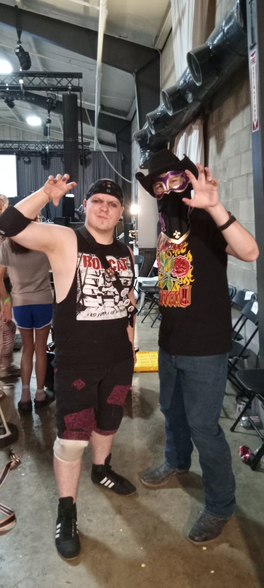 M1Garand_Ping's tweet photo. @NewSouth_PW WE'RE ALL MAD HERE was an amazing show caped off with a brilliant ladder match 

Always love the hospitality of the stars https://t.co/fpznHY3yps