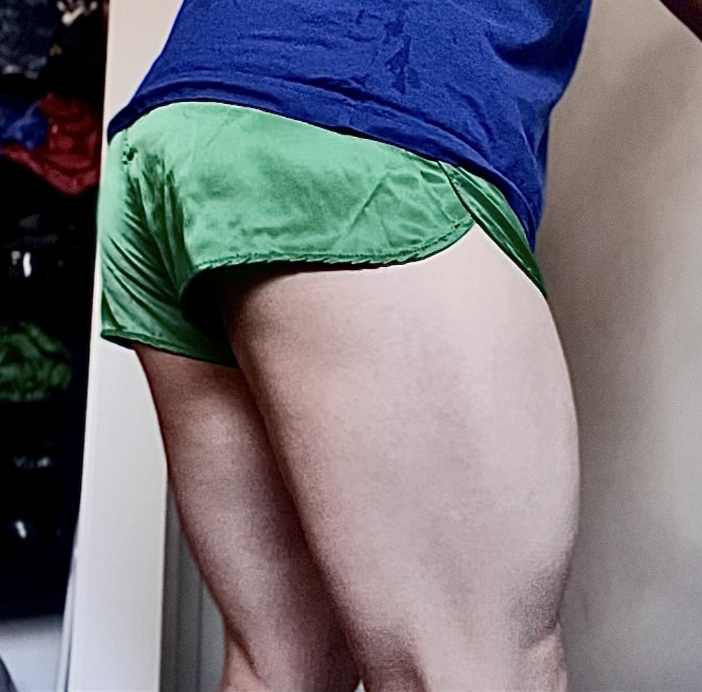 JulianT85847314's tweet photo. Satin sprinter shorts https://t.co/WGQno4aEhw