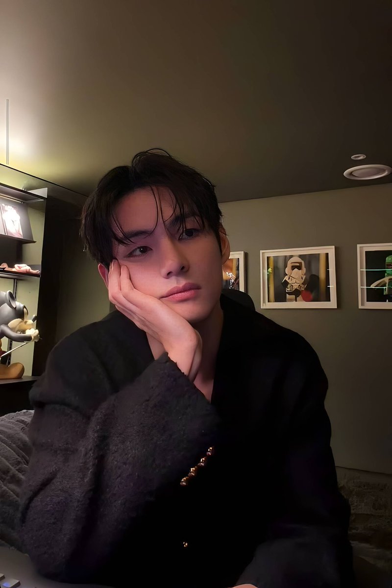 ݁ᛪ༙ tweet media