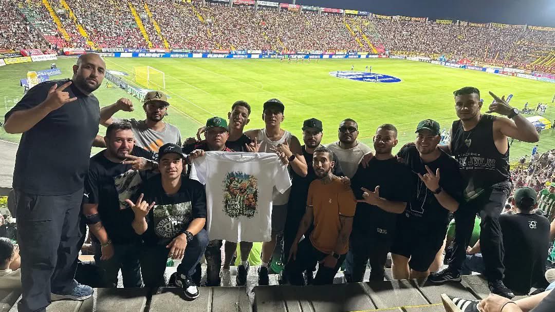 LDSComuna13's tweet photo. Paso a paso por el objetivo: La 19. Nosotros siempre vamos a estar alentando.

@ldsoficial #SiemprePresentes #SiempreLocales

COMUNA 13 VERDOLAGA ¡LOCURA NACIONAL!
#PitoPorSiempre
#AdictosComuna13 #20DeJulioLds #belencitoverdolaga 
¡LA UNIÓN MÁS POPULAR! https://t.co/EV8bEn04Pc