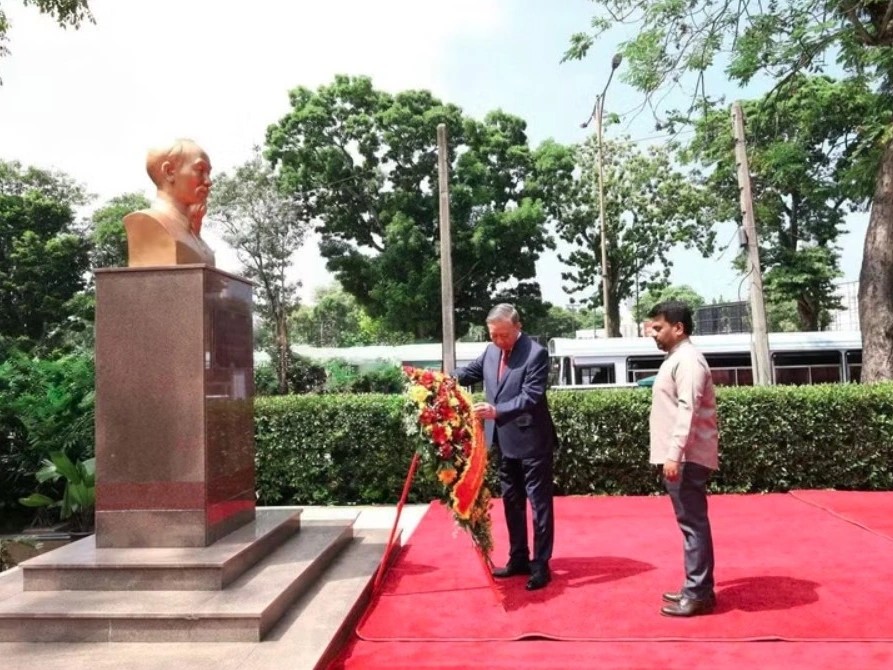 shiranperuma's tweet photo. Everyone has a plan for Sri Lanka except Sri Lanka.

In my latest column for the Sunday Observer I argue that we need to build up our internal strength and avoid becoming someone else's external fix. https://t.co/Ao5PAAmvvG