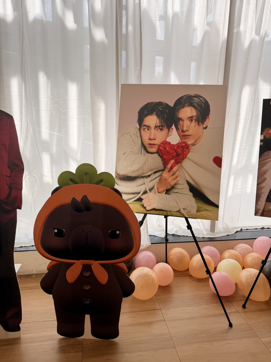 _ppapoy's tweet photo. มาเที่ยวคาเฟ่กันนะทุกคน 🖤🥕✨

NETJJ 2 YEARS OF LOVE
#สองปีเเล้วที่ตกหลุมรักเน็ตเจเจ 
#CapyBunnyLand #NETJJ  
#netsiraphop #jj_rcp https://t.co/2Ygbsy39AY