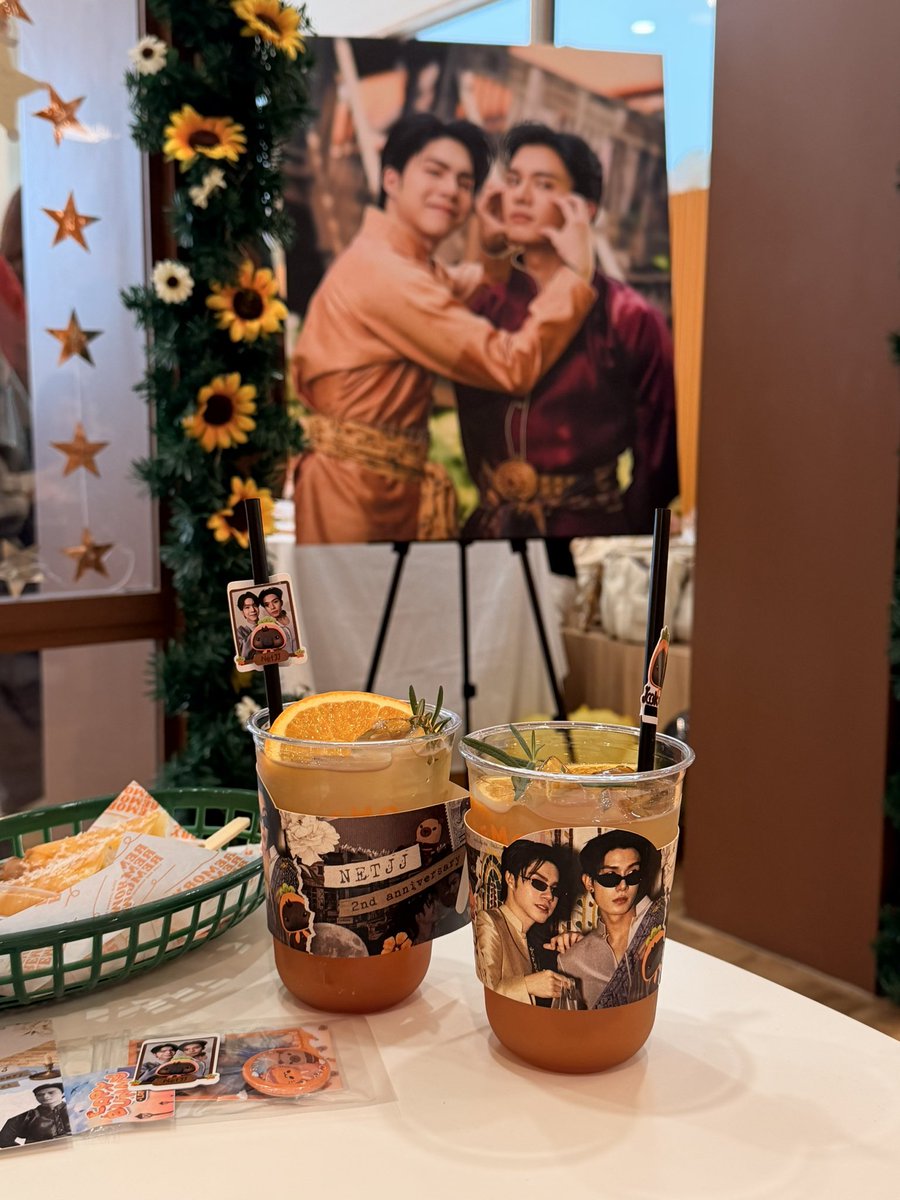 _ppapoy's tweet photo. มาเที่ยวคาเฟ่กันนะทุกคน 🖤🥕✨

NETJJ 2 YEARS OF LOVE
#สองปีเเล้วที่ตกหลุมรักเน็ตเจเจ 
#CapyBunnyLand #NETJJ  
#netsiraphop #jj_rcp https://t.co/2Ygbsy39AY