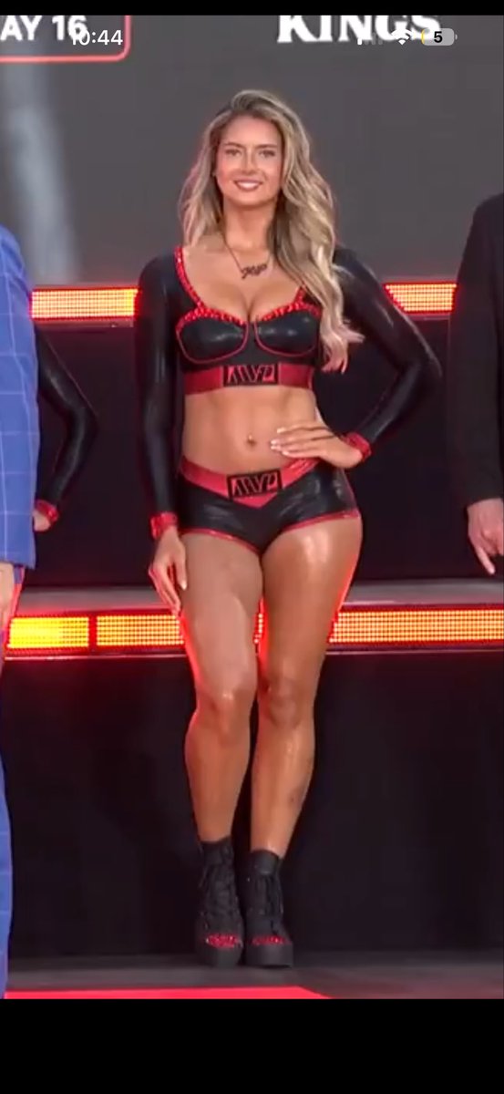 stellarintp's tweet photo. This woman is absolutely stunning! #Netflix #RouseyCarano #DiazPerry #NgannouLins #jakepaul #MVPmma https://t.co/8M2igbSlYa
