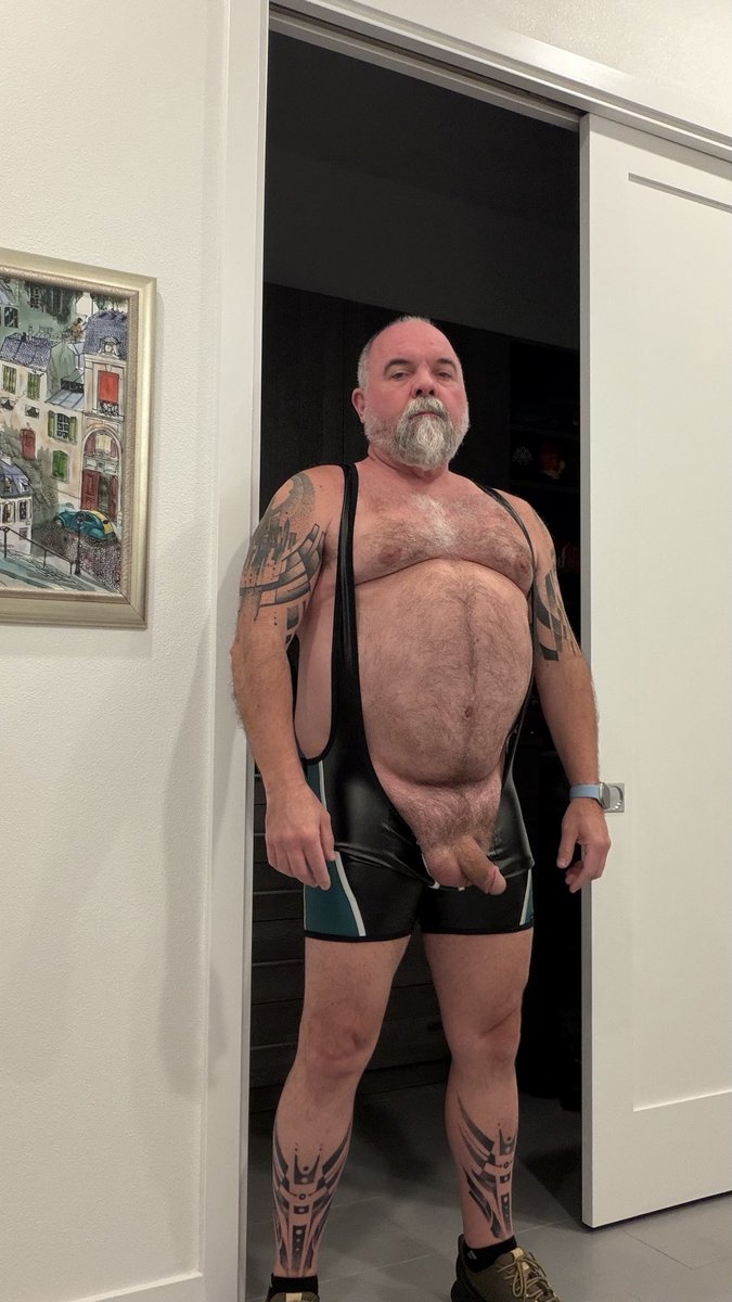 MyPSLifeXXX's tweet photo. Singlet night in Palm Springs https://t.co/iWIPBdflsy