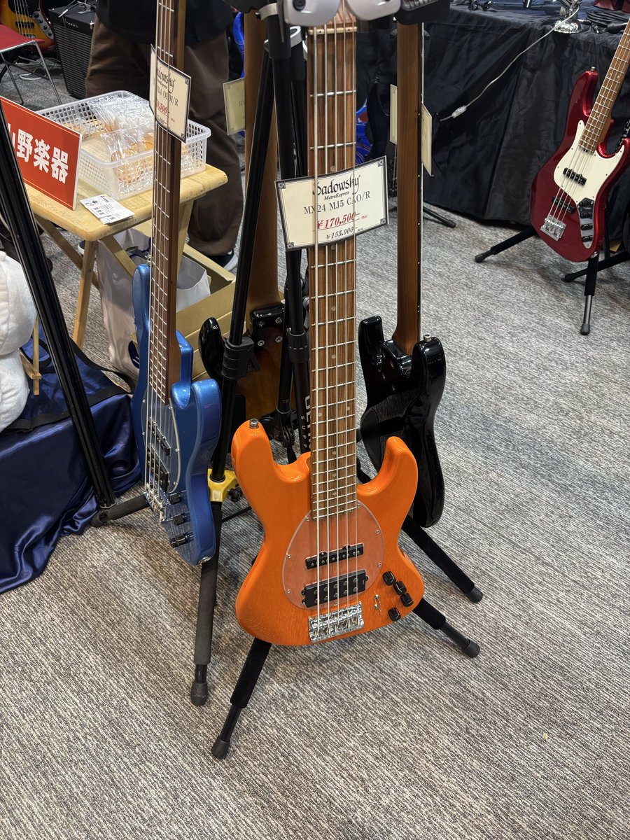 zon_azu's tweet photo. サウンドメッセ楽しかったァ！
ドラゴンフライ全部soldしてる🙄
オレンジのサドウスキーも可愛かった
ニューギアも買ってきた💃
後日公開～ https://t.co/8pKbMfJa1p