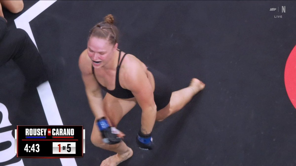 denistd14's tweet photo. A luta durou 15 segundos, sacanagem! Ronda Rousey, senhoras e senhores! #MVP https://t.co/mhyhsO8gxl