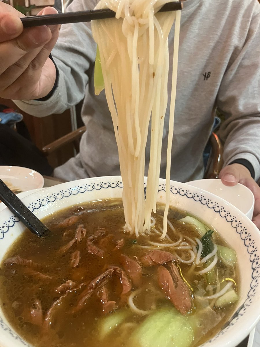 tominosuke's tweet photo. フランクフルトに戻って一献
土曜なので何処も混んでる
美味かった中華にアゲイン https://t.co/WvOWqCLjPf