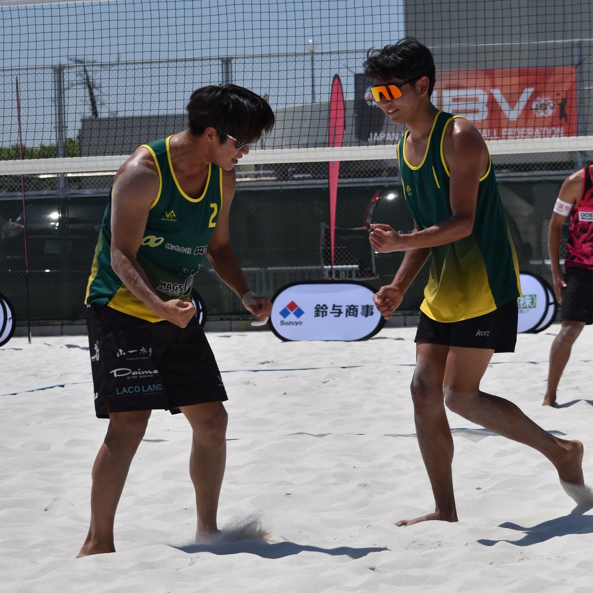 JBVofficial's tweet photo. 【JBVc】聖地浜松 イオ インダストリーカップ2026

男子準決勝🔥🔥🔥
3位表彰式🥉🎉

📅開催日／2026年5月16日(土) ・17日(日)
🏝会　場／静岡県浜松市・遠州灘海浜公園江之島ビーチコート

#beachvolleyball
#JBV
#聖地浜松イオインダストリーカップ2026
#イオインダストリー株式会社 https://t.co/DB9BdZ7Grd