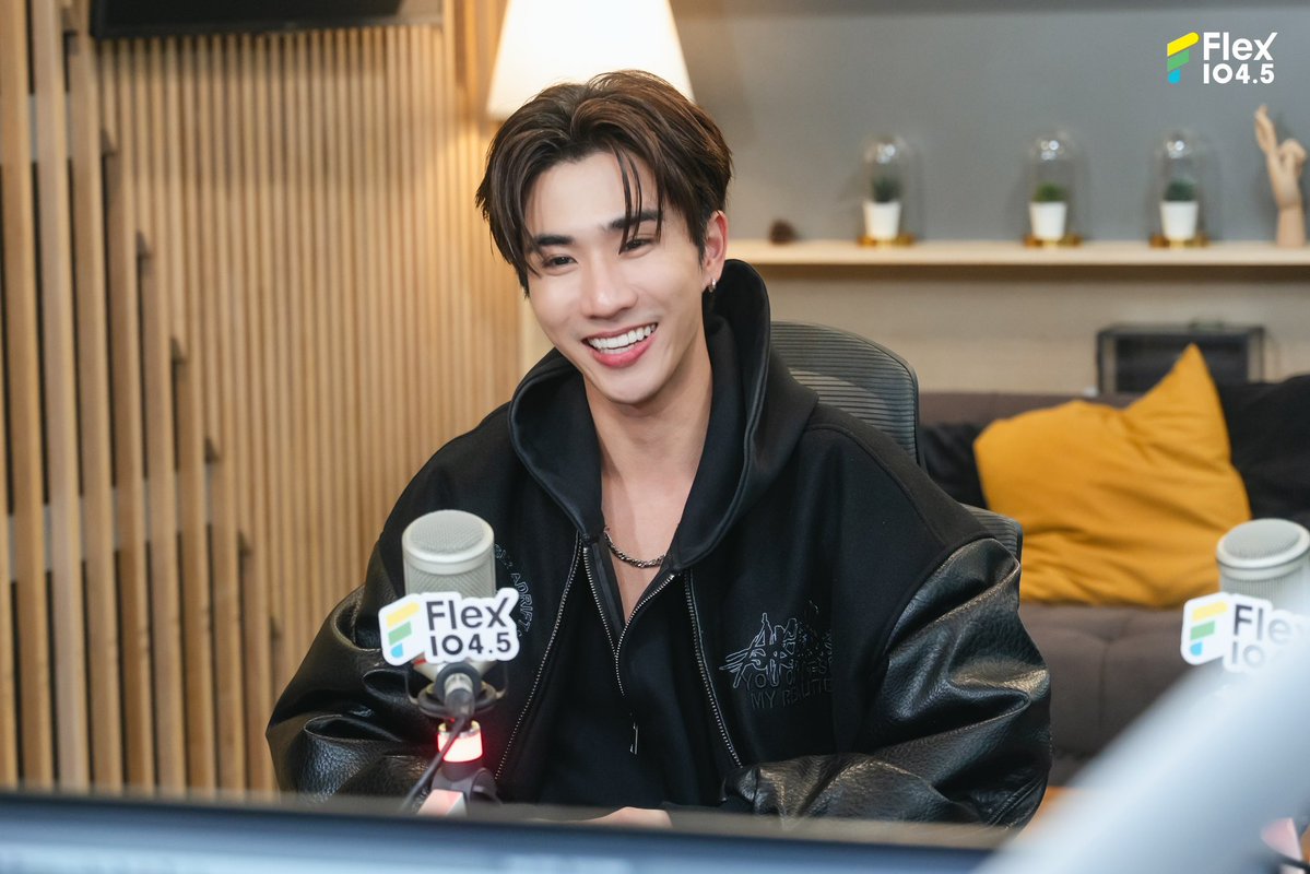 Flex 104.5 tweet media