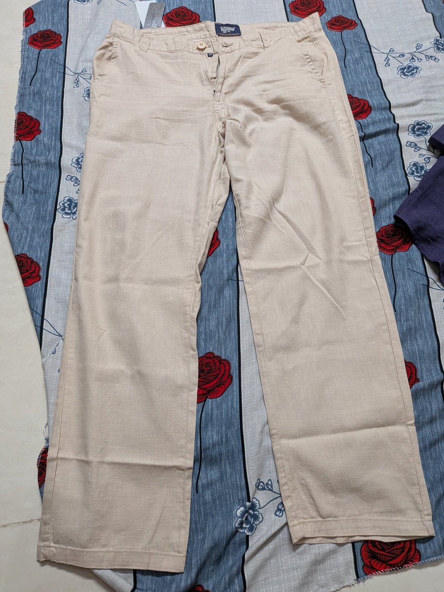 myselfmsdk's tweet photo. Really disappointed with @Myntra @MyntraSupport handling of this issue
This trouser is advertised as “Regular Fit,” but the actual fit is slim/tapered around the calves and ankles. The issue is with the product fit description itself, not the size. (1/3) https://t.co/xvsmmVGqB1