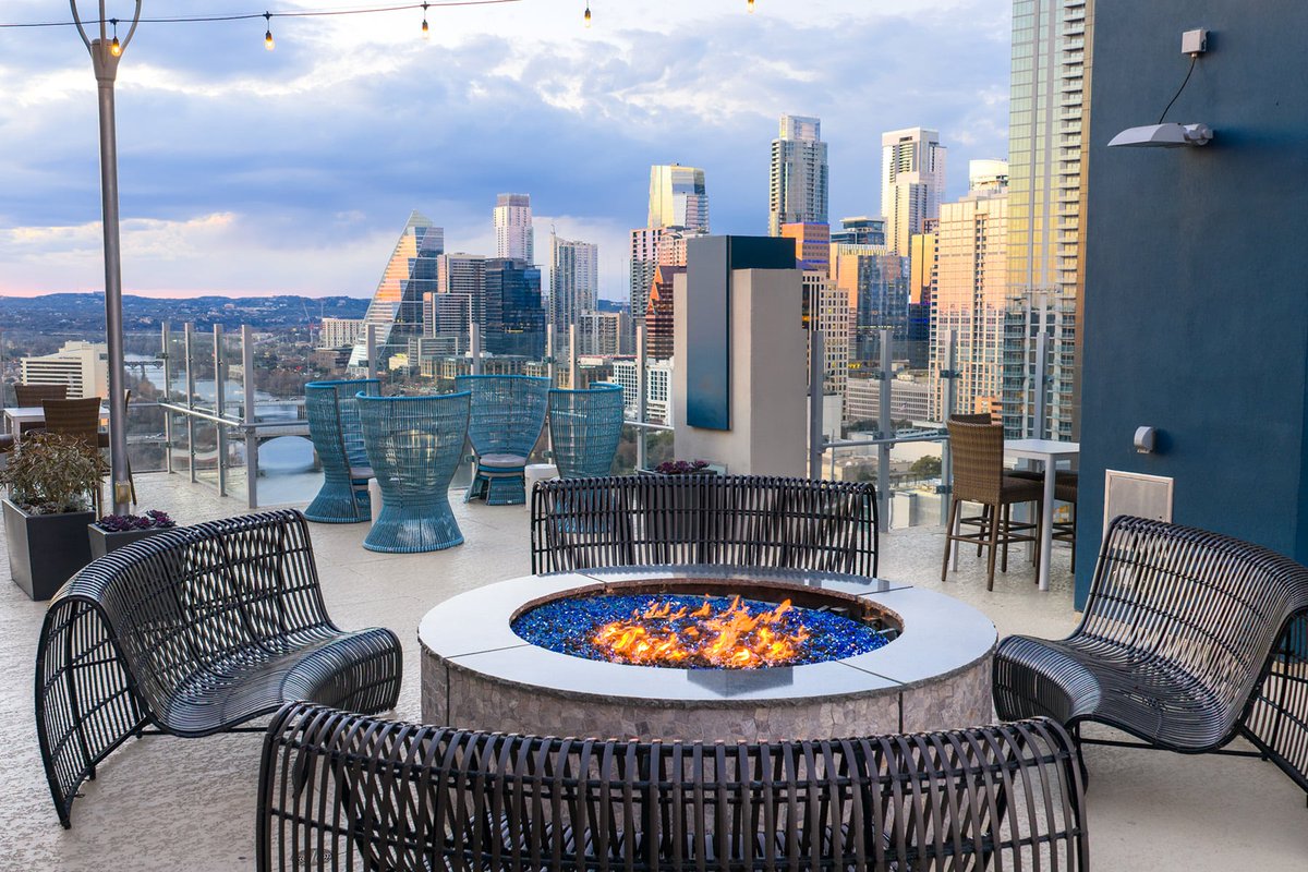 SkyHouseAustin's tweet photo. 🔥 Summer is HERE and SkyHouse Austin Apartments is ready for it! Our rooftop lounge with downtown views is the perfect place to spend May. Take a tour to see what summer living looks like. #SPGCommunity #skyhouseaustin #OutdoorLiving #ApartmentGoals https://t.co/w66ymrKC2X https://t.co/4YkveBPaYz