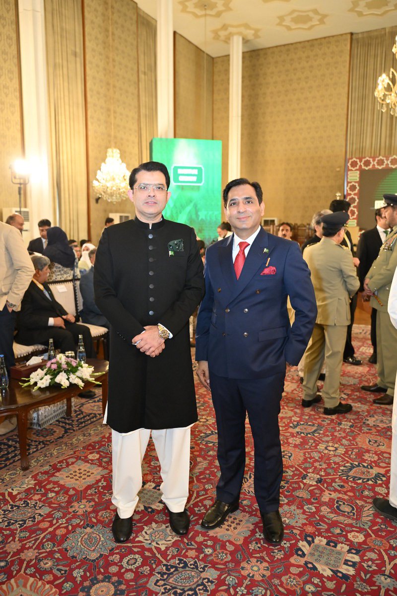 humzatabani's tweet photo. #shahidafridi10 #shahidafridifoundation #JavedAlamOdho #javedakberriaz #Sitaraeimtiaz #tabanicorporation #humzatabani #TabaniGroup #aiwanesaddar #PresidentHouse #AsifAliZardari #PakistanHameshaZindabad 🇵🇰💚 https://t.co/4PduDptFza