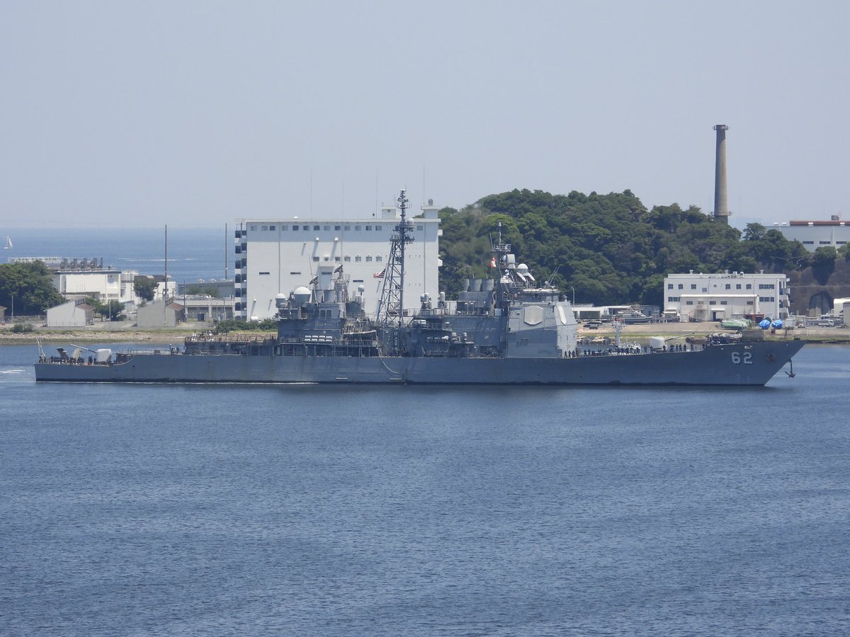 米海軍　ロバート•スモールズ　韓国海軍　ワンゲオン　チャレンジ タイコンデロガ級ミサイル巡洋艦「ロバート・スモールズ」(USS Robert