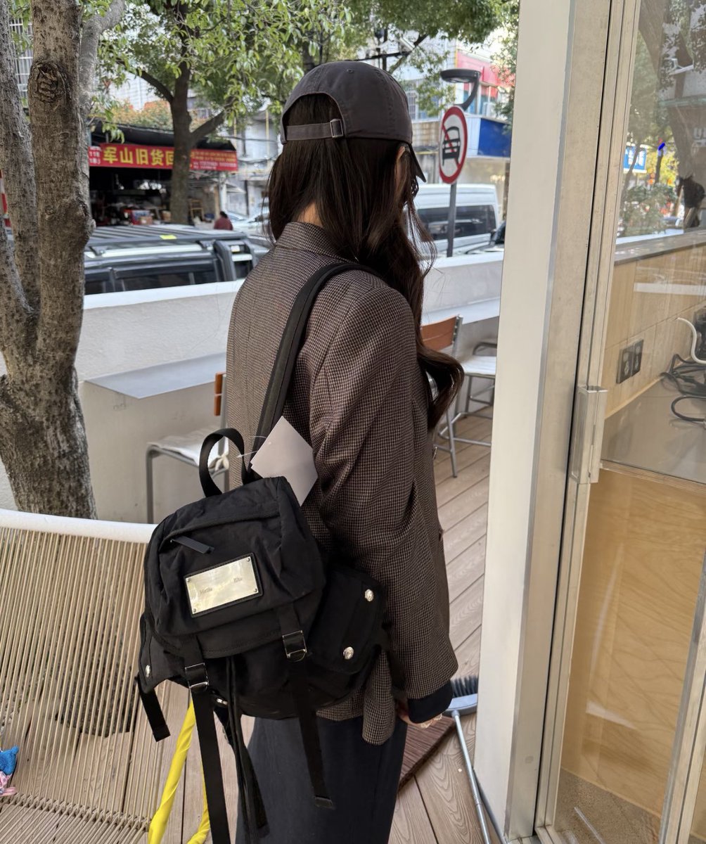 stuffbybt's tweet photo. (พร้อมส่ง) Matin kim Pocket Utility Small Back Pack ♡‧₊˚  ถูกกว่าช้อป
🎀 3290 ส่งฟรี  
🎀 มีใบเดียวคับ 

 #MATINKIMxJENO #พรีเกาหลี #ตลาดนัดnctdream https://t.co/5EMlyFUOQq