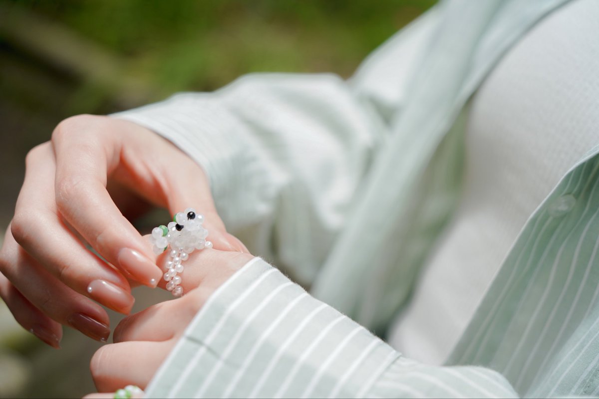 kamo_handmade's tweet photo. 楽しいときはもちろん
失敗して落ち込んだ日も
なんだかちょっぴり寂しい夜も
いつもそばにいてくれる子犬たち

🐶頑張れない日があったっていいし
つまずいてかっこ悪くたって
キミは今のままでいいんだよ

🐶僕たちが守ってあげるからね
___
kamo.
南館4階 ブース: Q-265

#デザフェス #デザフェス63 https://t.co/PLdTSbXRW8