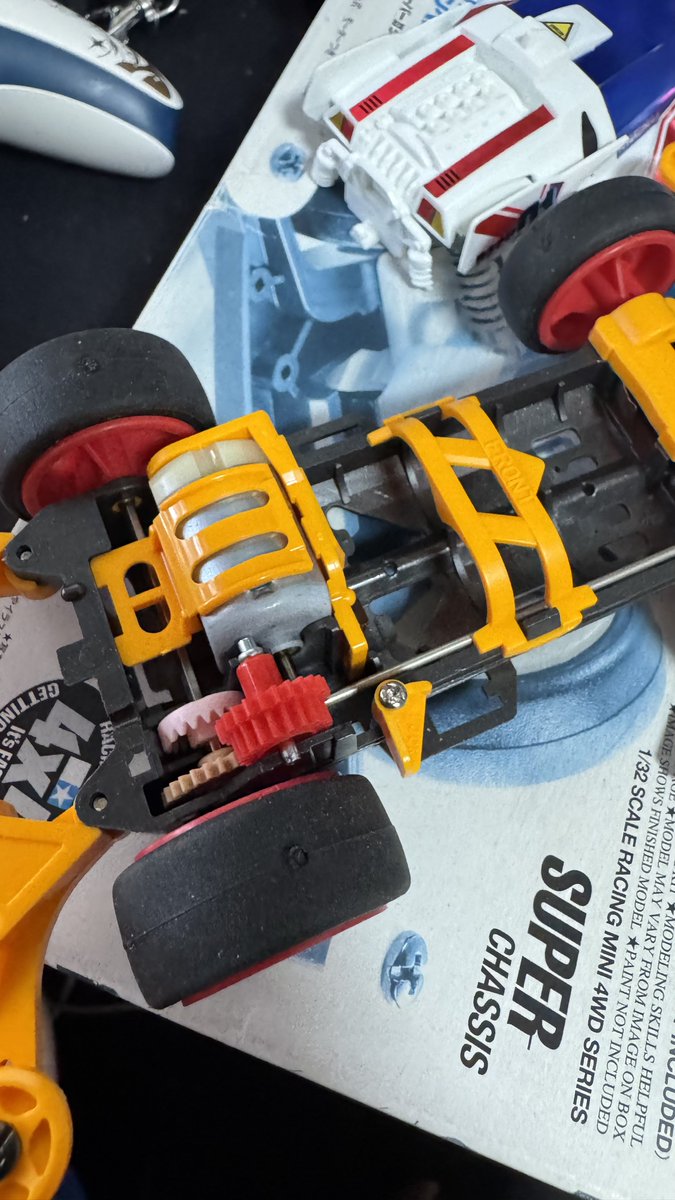 TomonoriUc's tweet photo. #タミヤ #TAMIYA #ミニ四駆 #𝗺𝗶𝗻𝗶4wd #ブックオフ #BOOKOFF #リバティーエンペラー #LibertyEmperor #SuperEmperor #スーパーエンペラー
期待はしてなかったんだけどw
組済みのミニ四駆を2台ブックオフで見つけたから買ってみたんだけど・・・
なかなか面白い内容だったわ
リバティエンペラーの方にフロントに13mmオールアルミベアリング、リヤに19mmオールアルミベアリングが装着されてて、尚且つ味噌がプラズマダッシュwwwこれマジウケたわwww900円でこれタイヤは見た限り数回走らせただけでローラーもほぼ傷無しピカピカ✨️これあたりですよね👍
まぁ箱は日焼けしてるから中どうだろうって思ったけどねwww