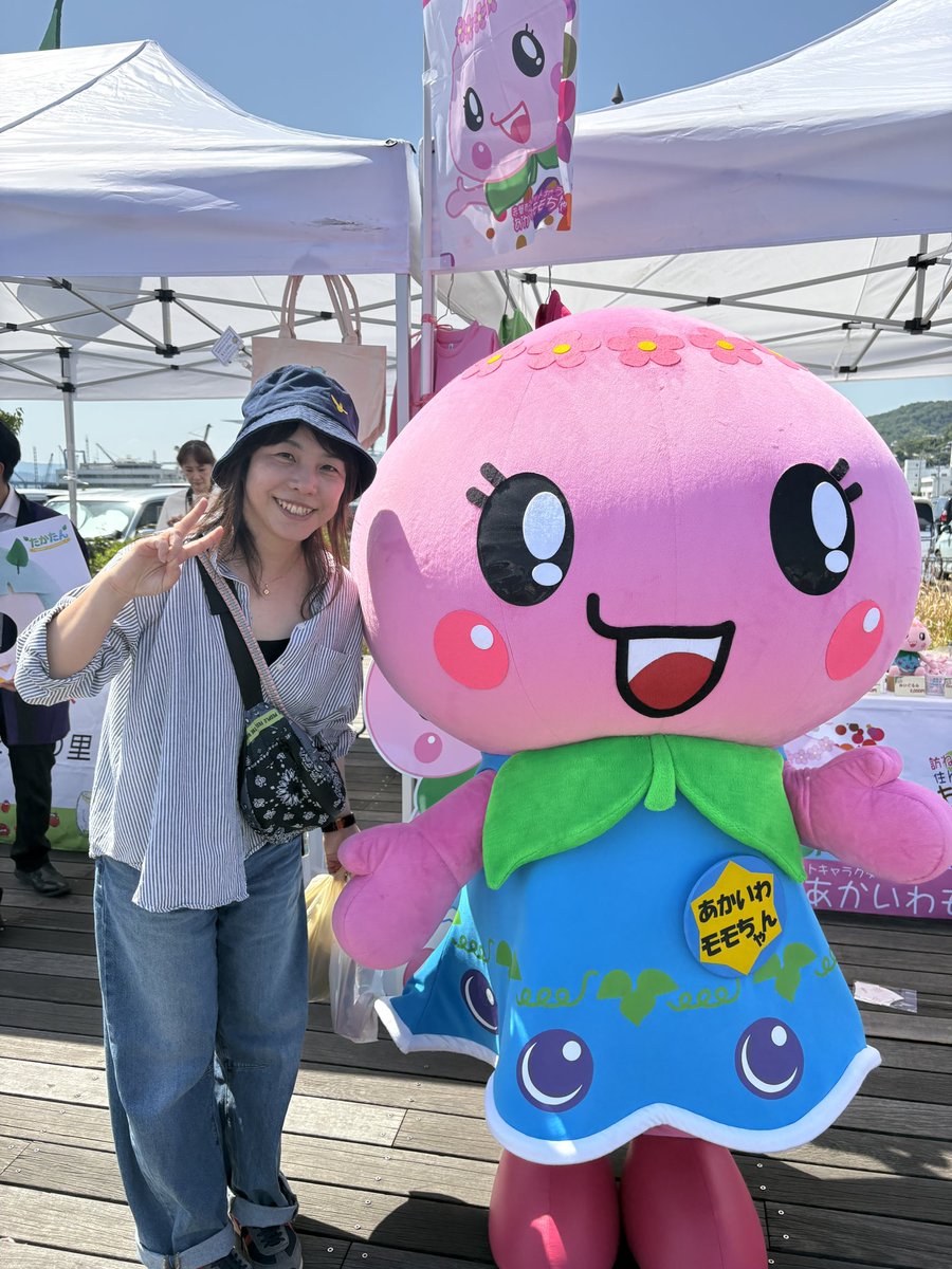 Saturque0's tweet photo. 昨日のゆるキャラ祭で貰った赤磐市のチラシ。赤磐市ふるさと納税の返礼品にエフェクターが。
何のエフェクターだ？？どんな音なのだ？ギタリストはこれどけで何のエフェクターか判別できるのか？？
#赤磐市
#あかいわモモちゃん
#赤磐市ふるさと納税 https://t.co/BLwnCEgCwQ