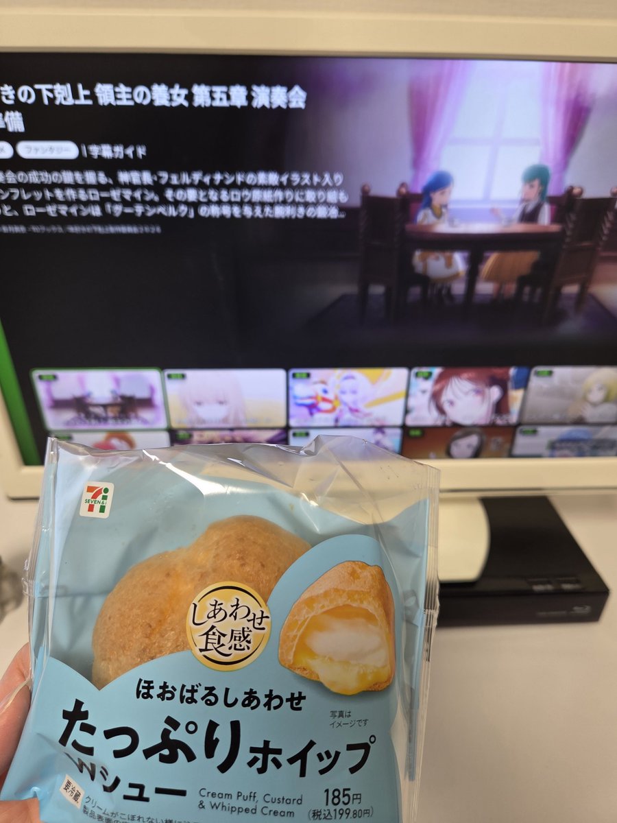 origin0111's tweet photo. やっと日常の諸々が落ち着いたのでmore見ようと思ったけど、見つからなくてシュークリーム片手に苦戦してる https://t.co/xNZezI0mIS