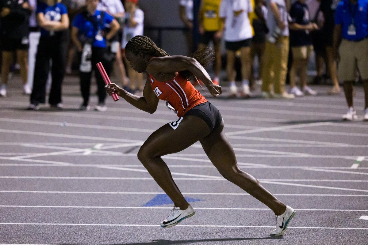 UtahTrackXC's tweet photo. 4x400m relay team closes out our weekend in Tucson with a time of 3:45.52. 

#GoUtes | #UtahTFXC https://t.co/UtymX5LkTH