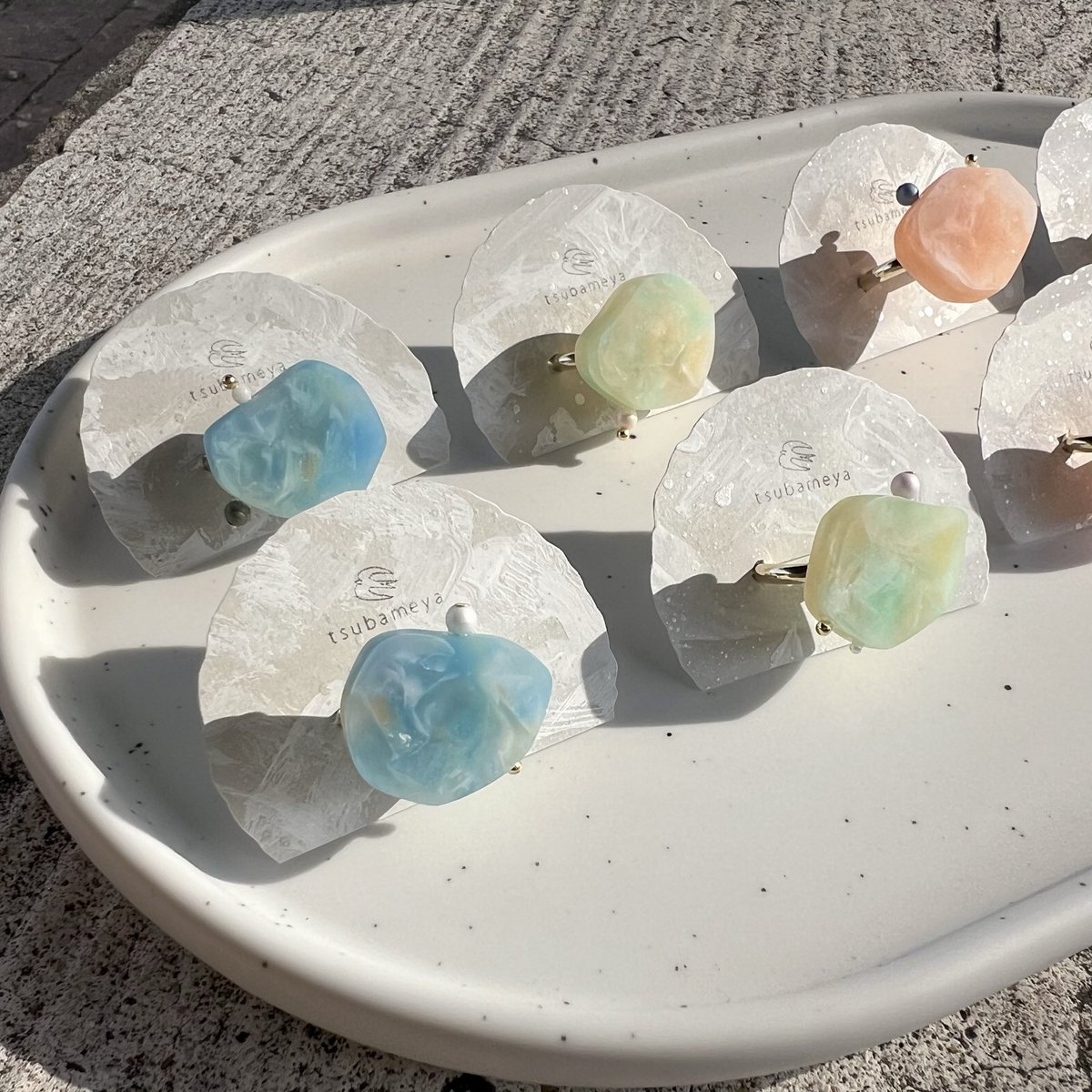 tsubameya_akane's tweet photo. 自然の風景から着想を得て、レジンやアクリル絵の具を使って色とりどりのオリジナルアクセサリー・雑貨を制作しています
---
出展日：5/23(土)-24(日) 両日出展
出展名：つばめ屋
ブース番号：南館4F P-113
---
@designfesta
#デザフェス63リポスト
#デザフェス63 https://t.co/xmjFum6AGa
