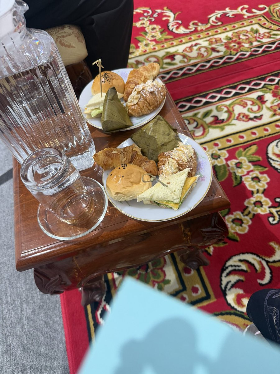 kaisinyee's tweet photo. elite meeting snacks in jakarta and phnom penh this past two weeks 👌 https://t.co/kBTnA7xCB7