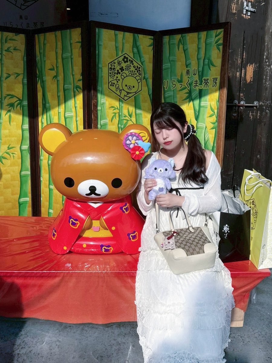 himena_chrome's tweet photo. 本日15-22でおりますよ〜！！！
ストフェスで人多いだろうけど、ひめなに会いに来ると良いことあるかもネ🍪🍫

そしてこちらは先日の京都満喫写真👘🎋💁🏻‍♀️
~アワワネコさん、祖にご挨拶編~ https://t.co/nLTcY872Sk