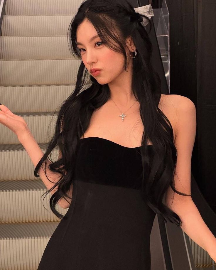 itzy shots on X: "effortlessly stunning https://t.co/VsRk64shrO" / X