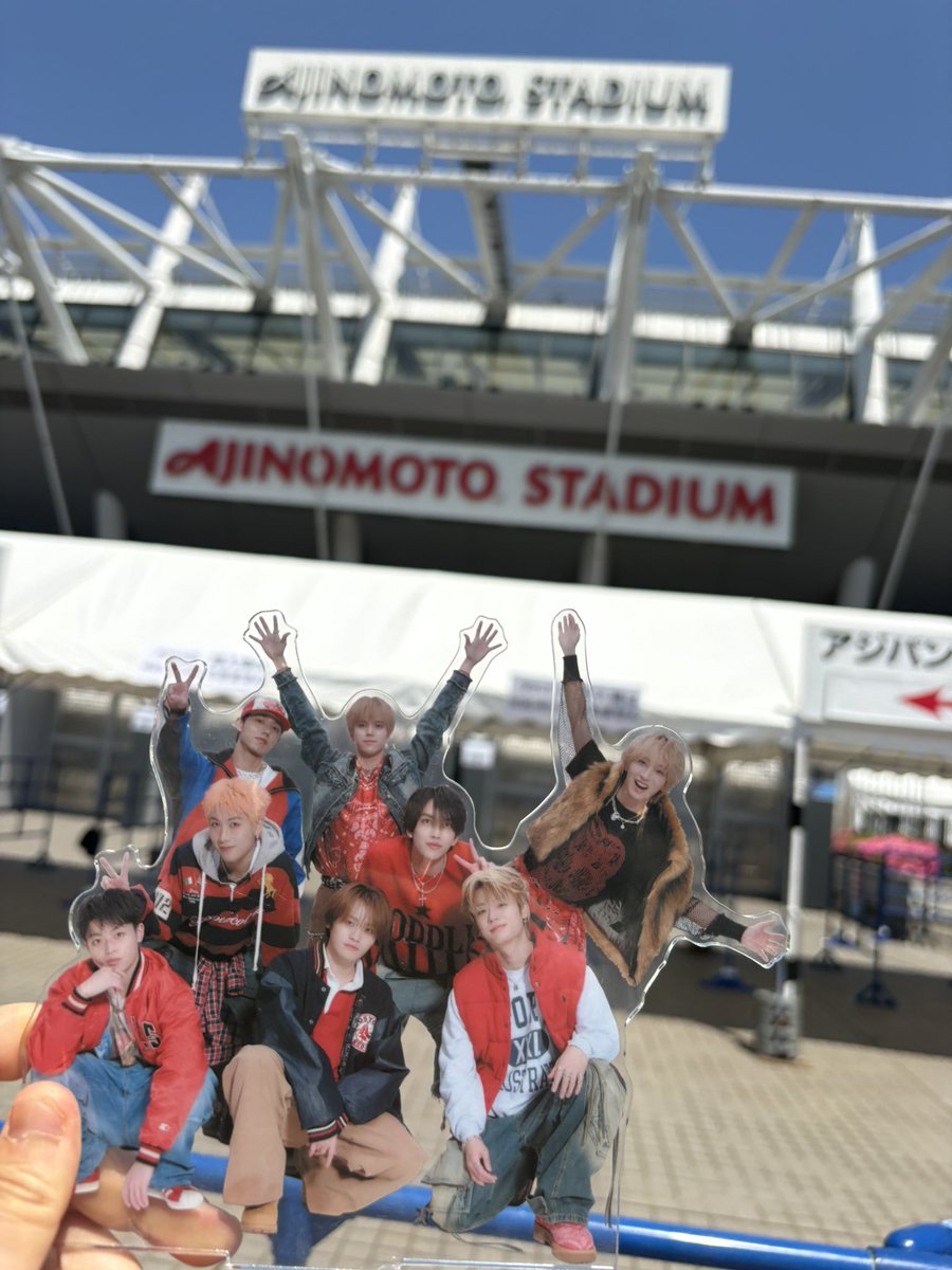 luuni_mo22's tweet photo. BEFIRSTのスタジアムにMAZZEL一緒に🫶🏻︎
ぼっち参戦🔥

 #BEFIRST
 #MAZZEL https://t.co/pFj7qQEZDq