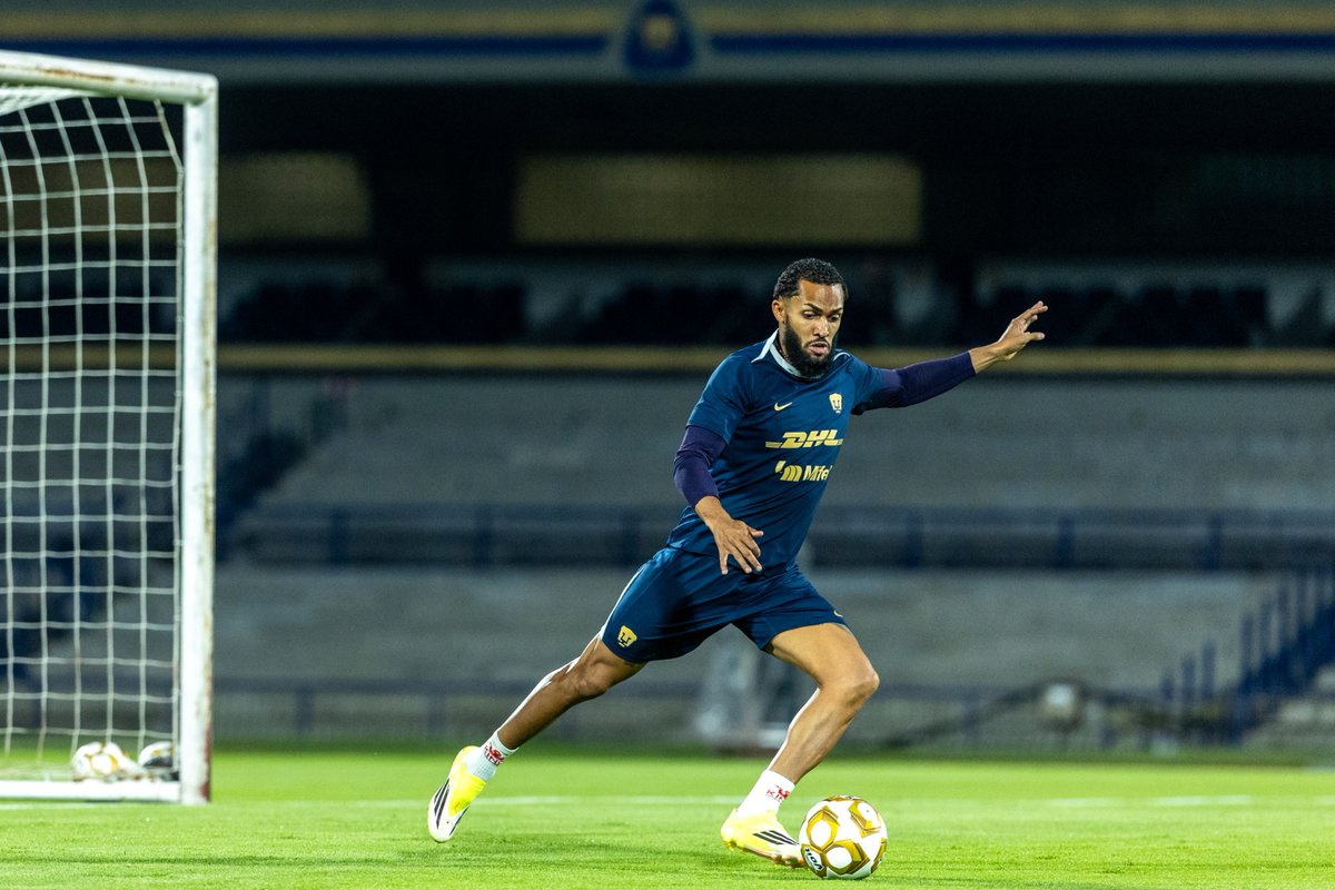 PumasMX's tweet photo. ¡ESTAMOS LISTOS!✅⚽️

¡Nos vemos mañana en el Olímpico Universitario, juntos por la clasificación! 🫂

#UnidosPorLaHistoria https://t.co/mZXraqz1RJ