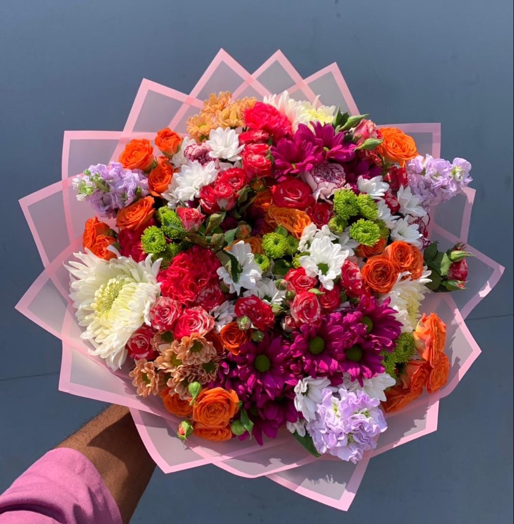 Iyanu sells fresh flowers tweet media