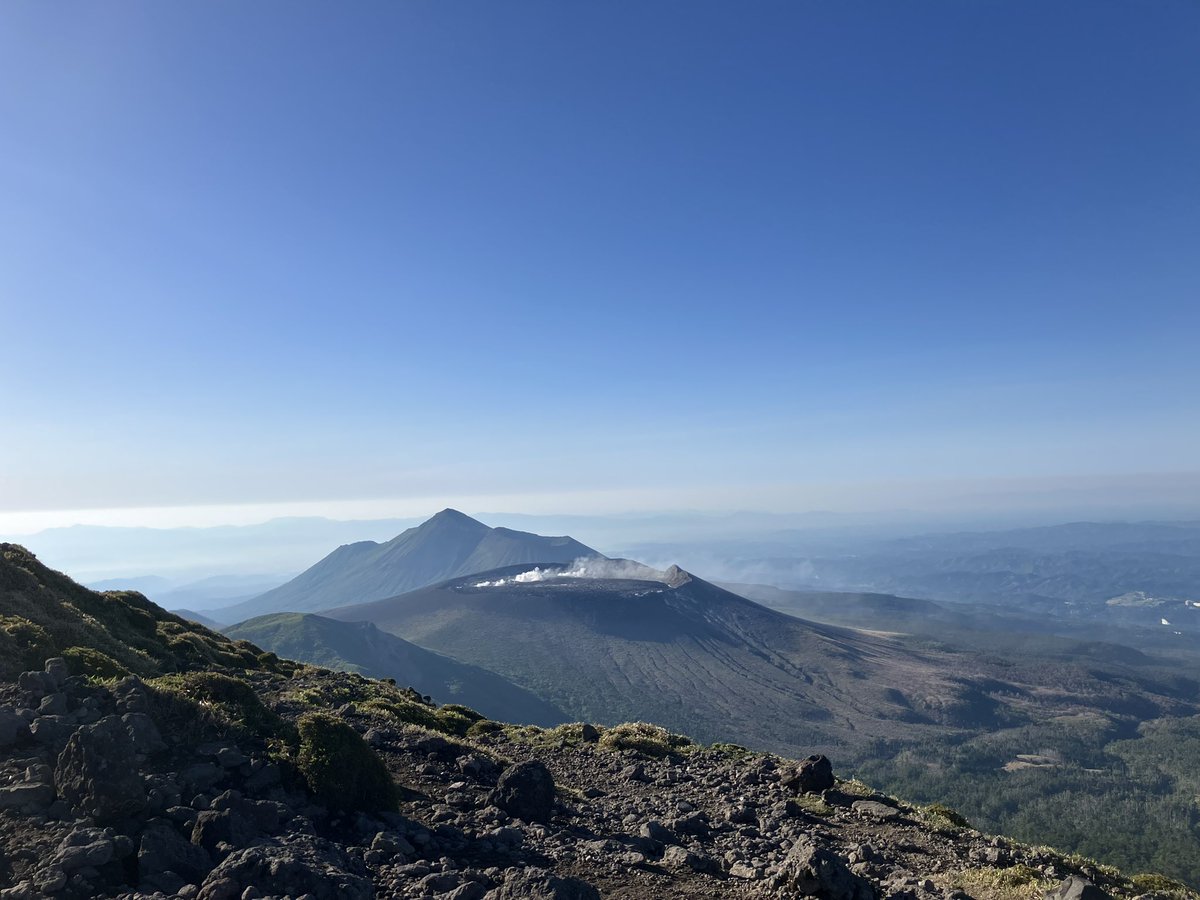 NobunagaWorks's tweet photo. 今日は韓国岳
登山バッチの存在知ってから集め出したけど、今まで登った百名山のバッチを買いに行きたい🤪 https://t.co/95ee8DXqNB