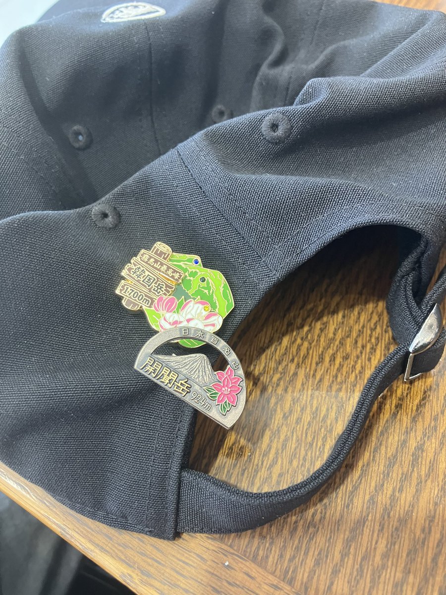 NobunagaWorks's tweet photo. 今日は韓国岳
登山バッチの存在知ってから集め出したけど、今まで登った百名山のバッチを買いに行きたい🤪 https://t.co/95ee8DXqNB
