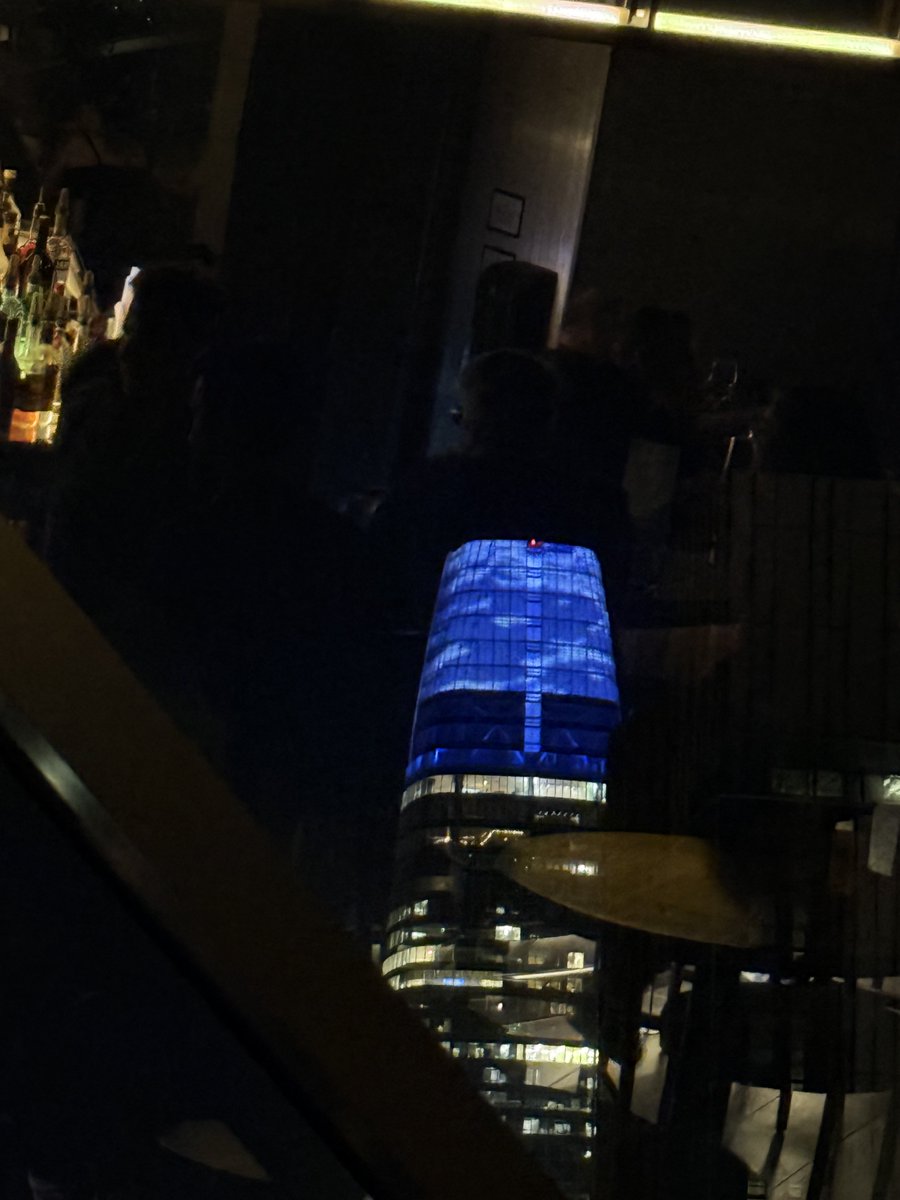 holaisra's tweet photo. The view 🍸🌃 https://t.co/v9C5ENEkfP
