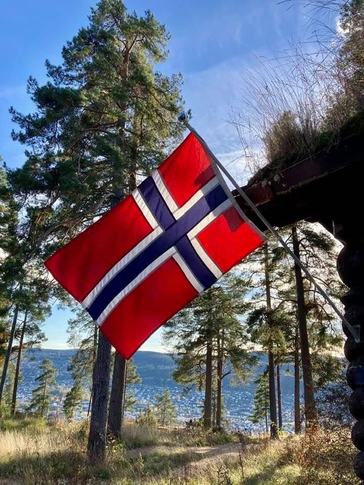 sh_ewa's tweet photo. Gratulerer med dagen #Norge 🎉 17. mai #syttendemai #NationalDay #ConstitutionDay in #Norway 🇳🇴 is about celebrating democracy and freedom which should never be taken for granted. It’s about friendship, kids, families.
Photos from 2023 and 2025 with my Norwegian family ❤️ https://t.co/HOxv5O0nJG