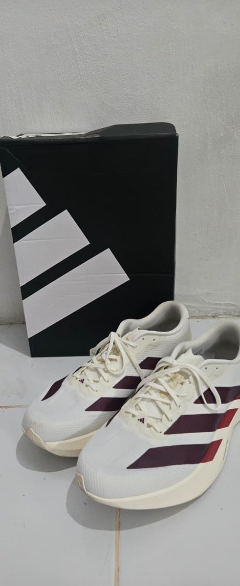 jinsprout92's tweet photo. FOR SALE ADIDAS ADIZERO 
baru 1x pake test di track ternyata kekecilan (details di foto). pemakaian pribadi.
di area PAPUA (Nabire/Jayapura) bisa jkt juga tp akhir bulan barangnya baru ada.
bisa DM yg mau nanyaw2! luv
#forsale #adizero https://t.co/0rLoetwg2h