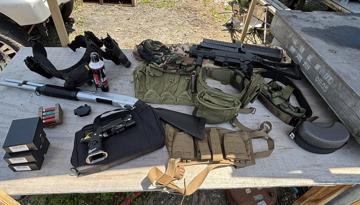 TFP_fun_airsoft's tweet photo. 5/24   沼イベント　
たくさんの装備品提供に感謝です。
びっくりするほど集まりました、今の所集まってる分です。

こちらの提供品を２４日参加の初心者さん（サバゲー始めた人、始めたい人、装備がない人）へ提供したいと思います。

参加者募集中‼️
さぁ！共に落ちよう‼️ https://t.co/lqWIcXI8pf