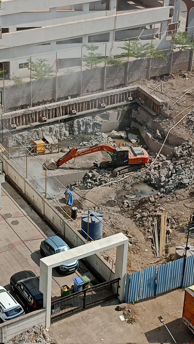 CSMT123's tweet photo. @Navimumpolice @CIDCO_Ltd @CMOMaharashtra  The Lakhani project Sec-9 plot no-7 Ulwe doing construction work on Sunday and using a stone cutter machine which creates very high sound pollution causing inconvenience to other residents of the nearby area. https://t.co/m9RPq6fIfD