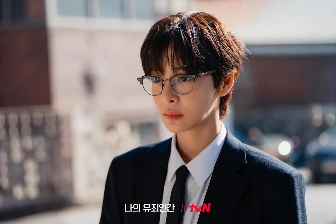 bluewiiinter's tweet photo. seol inah pretending to be a man in her upcoming drama ,, trust ill be seated https://t.co/FyF99PLm3C
