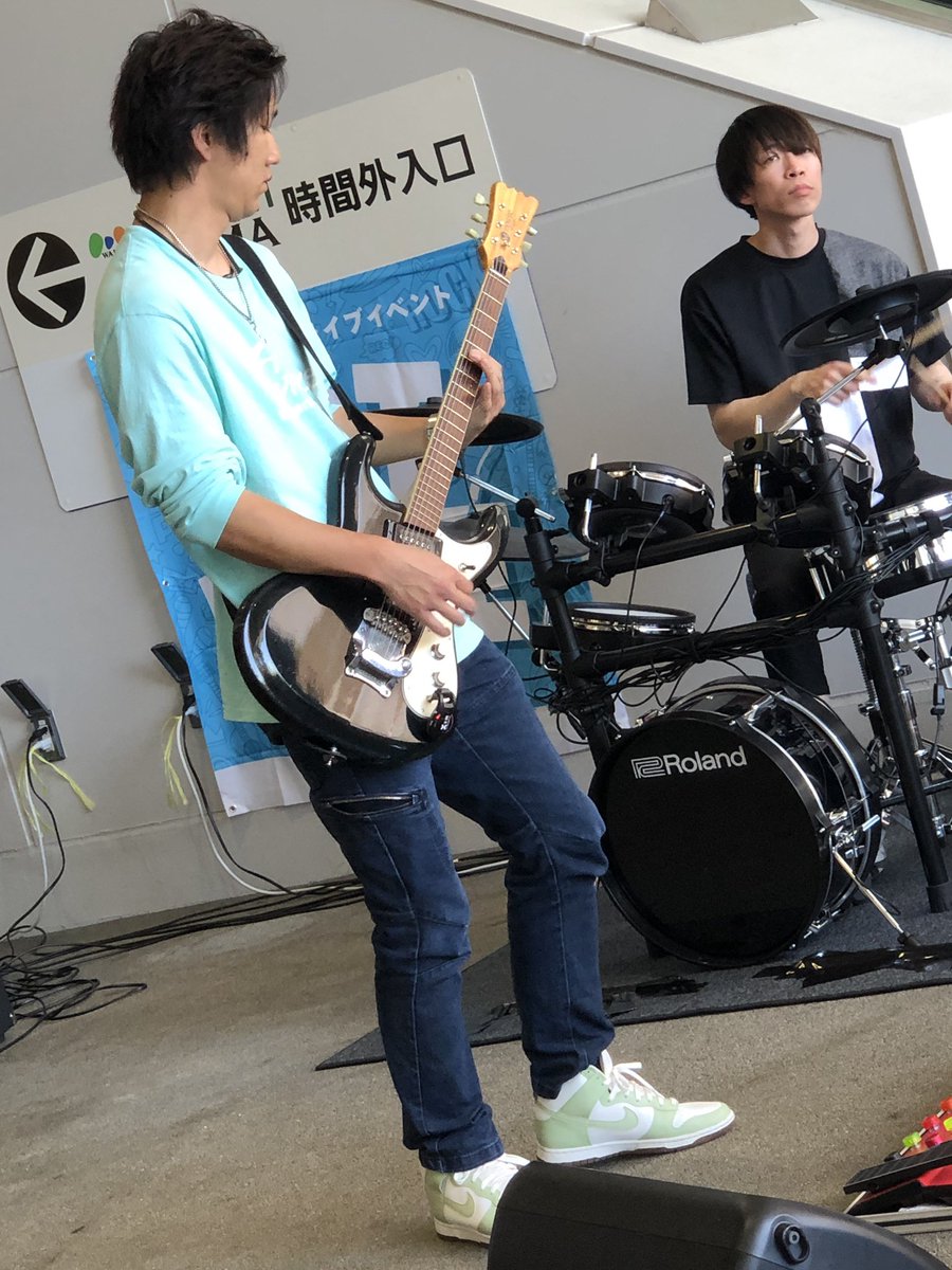HOTLINE_アコパラ tweet media